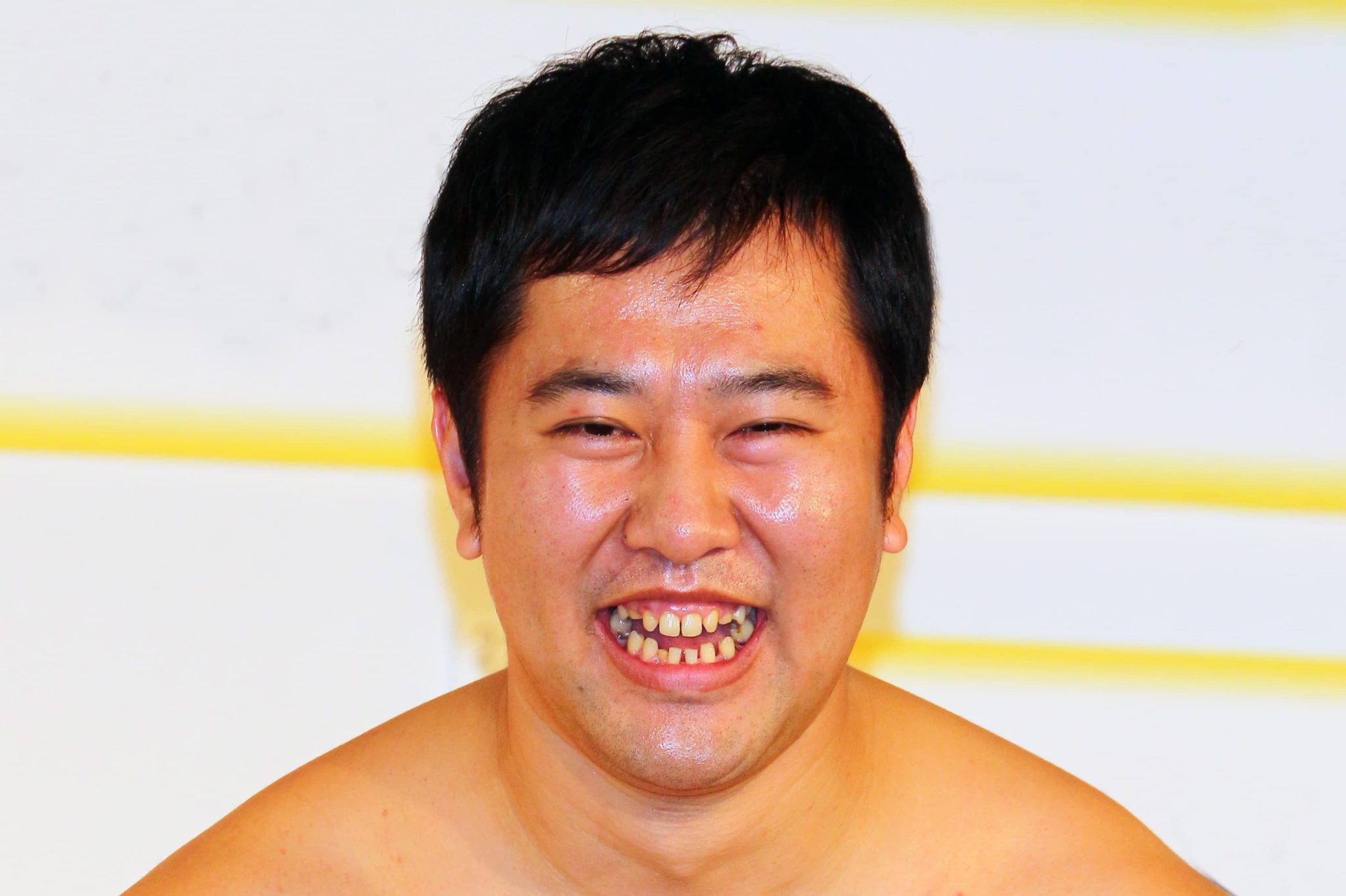 とにかく明るい安村、『ブリテンズ・ゴット・タレント』に出演 現地での評価は… – Sirabee