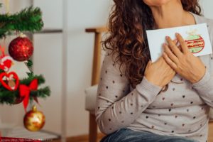 手焼きパンをふるまう女性に届いたクリスマスカード　「心がほっこり」の声続出
