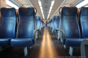 高齢女性が列車の指定席を譲るよう要求　拒否した客が「悪いのは私？」と困惑