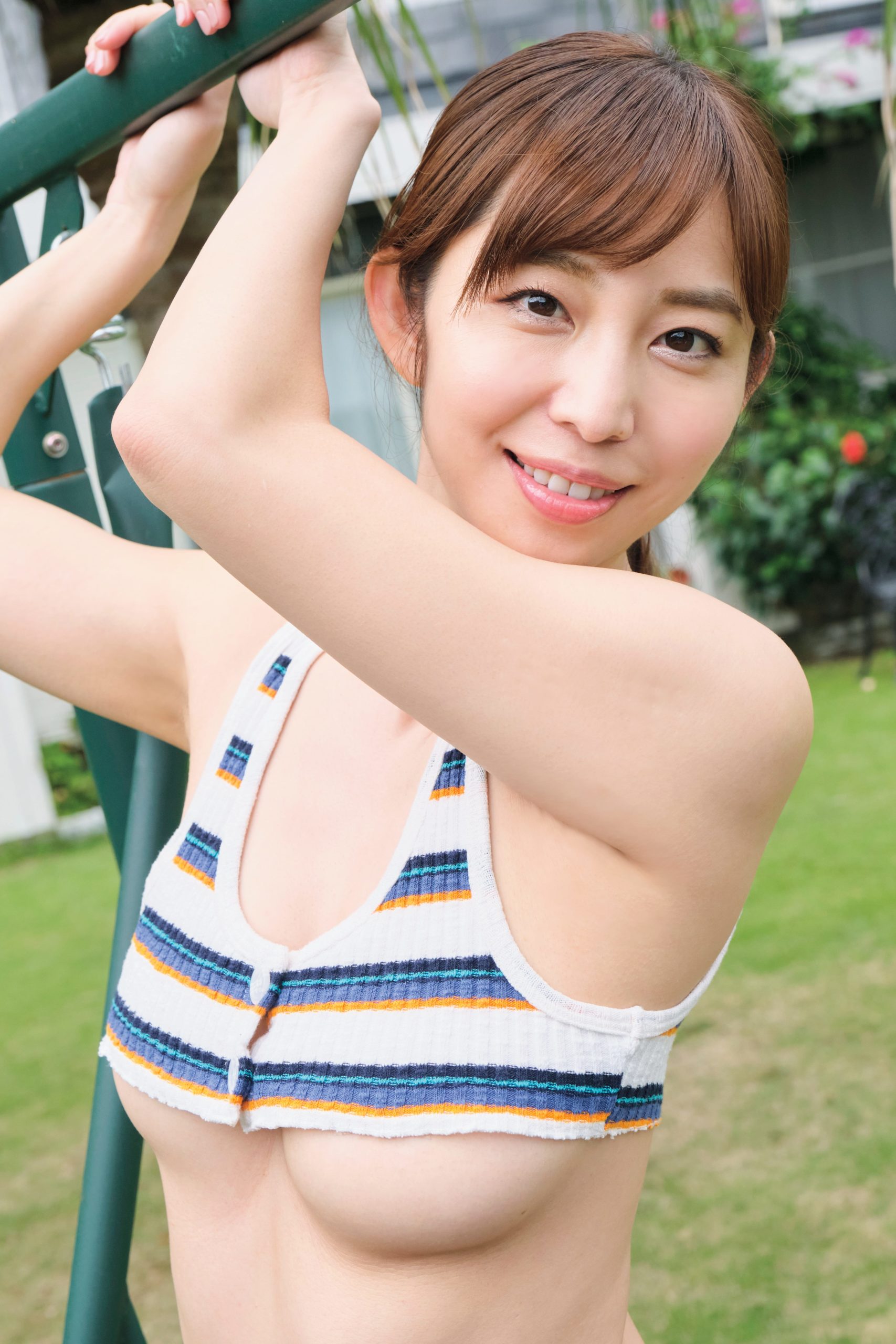 塩地美澄 水着を取っ払った大胆な手ブラで魅せる オトナの色気もたまらない Sirabeeshiochimisumi6