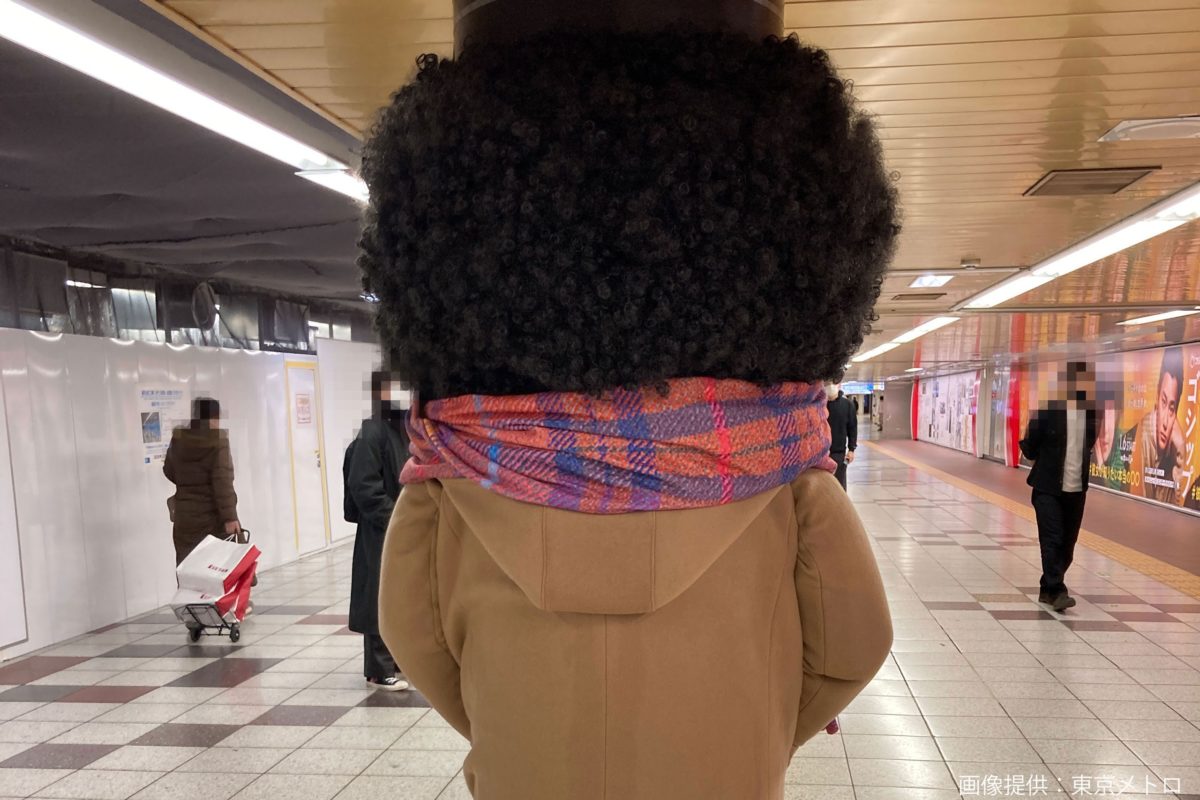 地下鉄で遭遇した男性 様子がおかしい 謎の巨大アフロ の正体に反響相次ぐ Sirabee