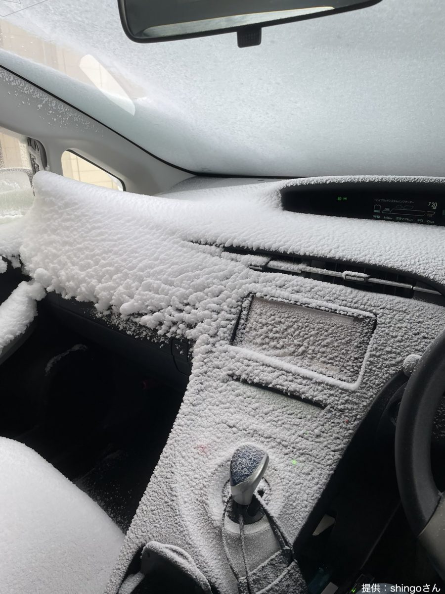 車内　雪