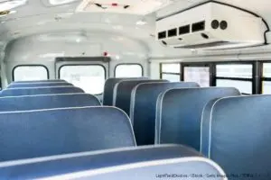 9歳男児がスクールバスに轢かれて死亡　白血病を乗り越えた末の悲劇