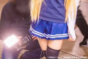 コスプレイヤーの下半身を接写…　それを勝手に販売する無法ローアングラーは裁けるか