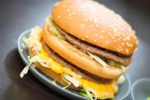 ”年を取って無理”な人もいるが…　約7割が「ファストフード」に抱く気持ち