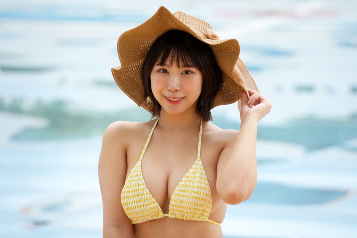 Hカップグラドル 日向葵衣 晴れ女らしい夏水着を披露 冠ラジオ番組もスタート Sirabee