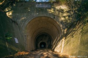 日本一初見殺しなトンネル、内部構造に目を疑う　ドライバーは「絶対無理です…」