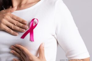乳がんリスク回避で予防的乳房切除術を受けた女性　ポジティブな生き方に反響