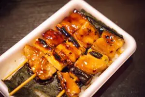 焼き鳥は「塩」と「タレ」どっちが好き？　人気度を調査してみた結果…