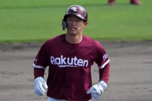 全身金色でGG受賞の楽天・辰己涼介、ファンは“後ろ”に注目 「アウト」「気の毒すぎる」