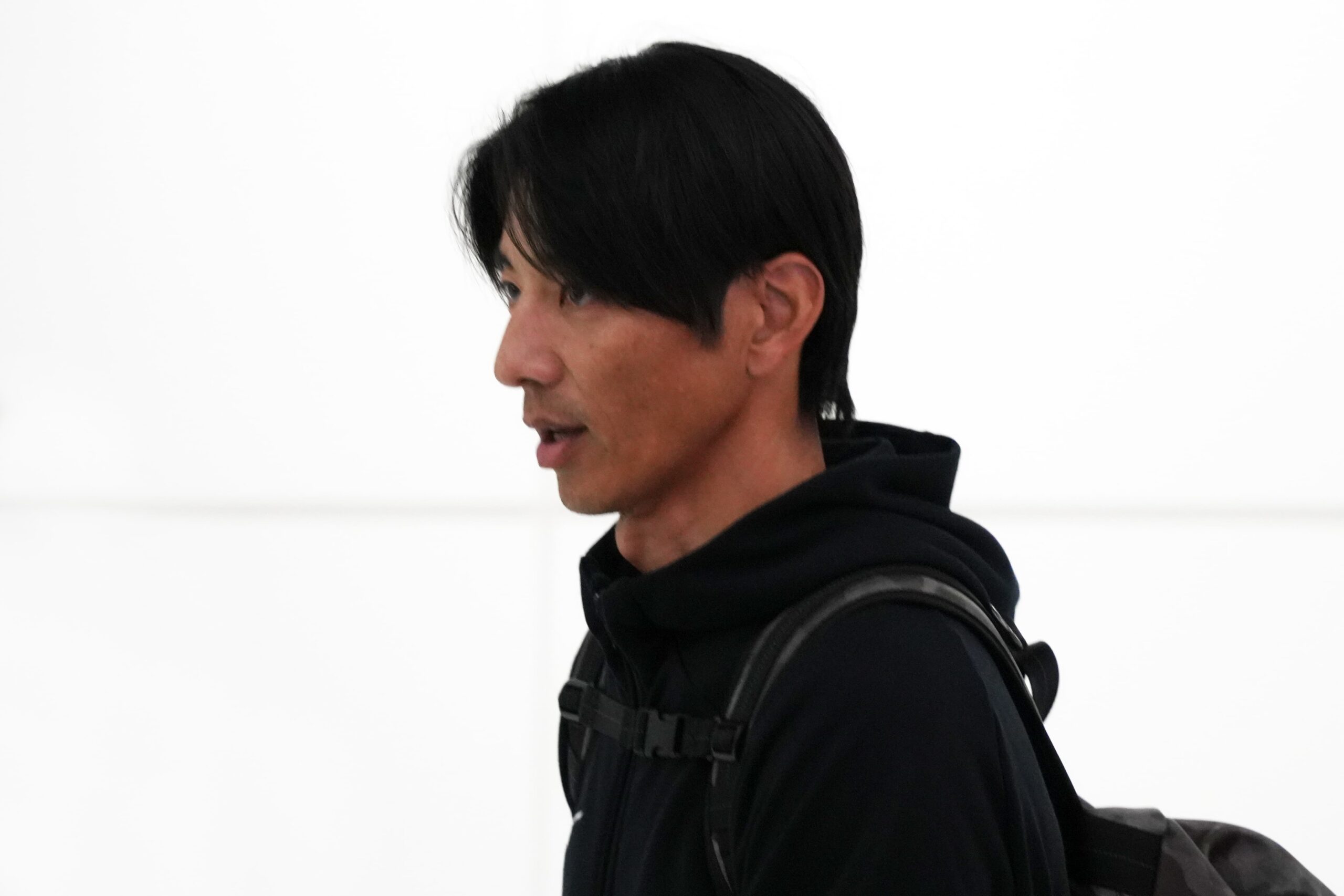 城石憲之コーチ、49歳と思えない若々しさ ヤクルト侍の凱旋ショットに反響 Sirabee