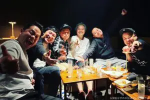 久保田かずのぶ、15年ぶり集結した芸人仲間ショットを公開　「同窓会みたいな飲み会」
