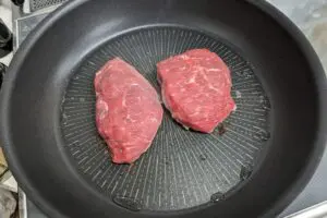 日本を代表する大物シェフが認めた「絶品ステーキの焼けるティファールのフライパン」が最強すぎた