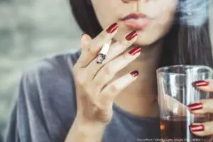 酒・タバコ・大麻の中で最も危険なのは？　男性では「タバコ・大麻」が接戦に