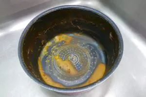 約8割の人が悩む「カレー鍋の洗い方」を解決する裏ワザ　もうスポンジは死なない