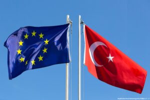 EUとトルコ国旗