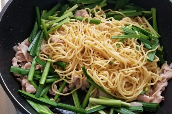 肉ニラ塩焼きそば・ニラ