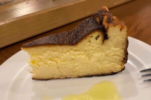 バルデエスパーニャ セントラル　甘夏のバスク風チーズケーキ