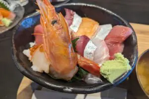 千葉県最強コスパ市場めし！　木更津市場「海鮮食堂KUTTA」の海鮮丼が素晴らしい
