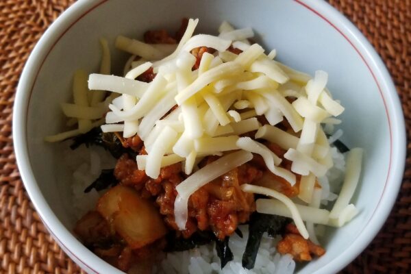 あぶり肉キムチーズ丼・チーズ