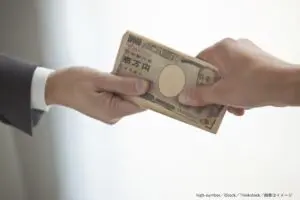 ウェイターにチップ19万円を渡す男性　「他の何かにお金を払ってくれるメリットも」
