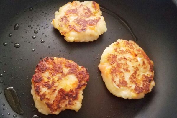 ポテトサラダで作るいももち・裏返し