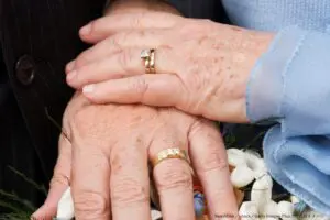 結婚50年の夫婦をレストランが祝福　「伝票を見て思わず涙が…」