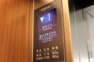エレベーターに響くブザー音、意外すぎる原因に驚き　「重量オーバー」でない場合も…