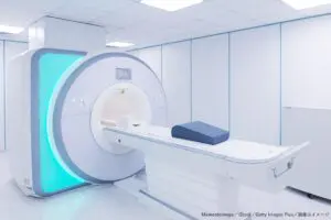 MRI装置の磁気にポケットの凶器が反応し女性が負傷　医学会が安全管理を呼び掛け