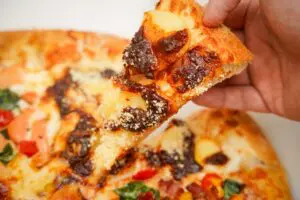 ドミノ・ピザの新商品『冬のごちそうクワトロ』を試したら…　まさに冬にピッタリの味わいで最高だった
