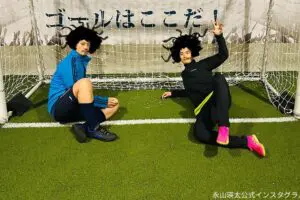 永山瑛太、斎藤工とのサッカーで「嬉しかった」　“アフロヘア2ショット”も公開