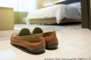 地震に備えてスマホ以外に「枕元に用意しておくべきもの」　靴、もうひとつは…「盲点だった」の声