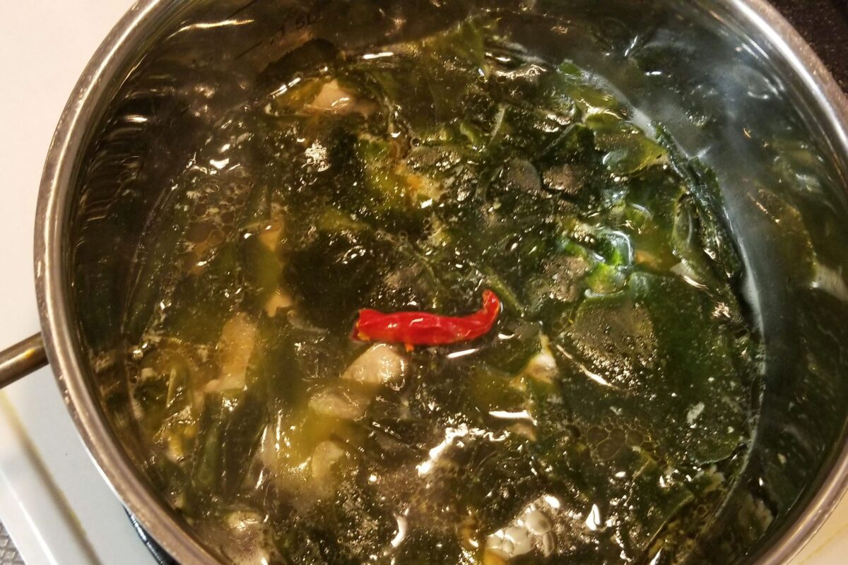 極上わかめスープ・唐辛子