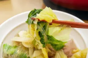 いつもの豚肉と白菜の鍋がさらに激ウマ　一度は真似したい「笠原将弘氏の鍋レシピ」