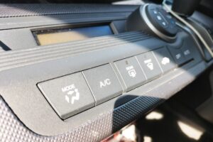 車内・エアコン・空調・ACボタン