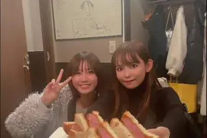 中川翔子、人気焼肉店での写真披露　ファンは“後ろ”に注目「先生のサインが…」
