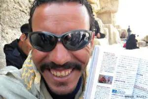 エジプトで遭遇した客引き、ガイド本の掲載に大喜びだが…　完全に「知らぬが仏」と話題