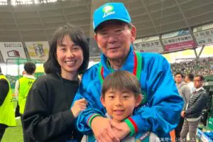 東尾理子、父・東尾修氏のOB戦を長男と観戦　親子3世代ショット公開「最高でした」