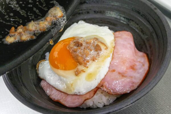 料亭スタイル・ハムエッグ丼