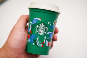 スターバックスの最新「リユーザブルカップ」をよく見ると…　こだわりの詰まったデザインが最高すぎる