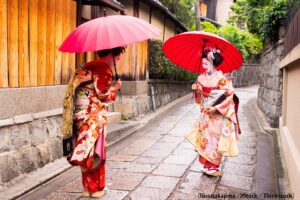 京都の舞妓を襲う“舞妓パパラッチ”、迷惑行為に愕然　「たばこを襟元に…」関係者が告白