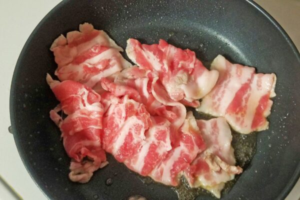 3分で完成する究極の豚キムチ丼・豚