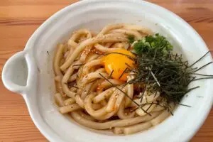 ハマごはんの「時短油うどん」は調味料4つなのに絶品　“ダブルガーリック”が食欲をそそる…　