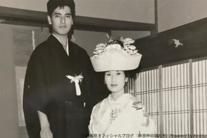 川﨑麻世、若き日の両親の写真公開し反響　「そっくりで驚き」「絶世の美男美女」