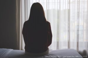落ち込む女性