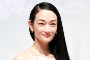 冨永愛、寝るときに枕は使わず…　“あるもの”を敷いて快眠に「もう普通の枕には戻れない」