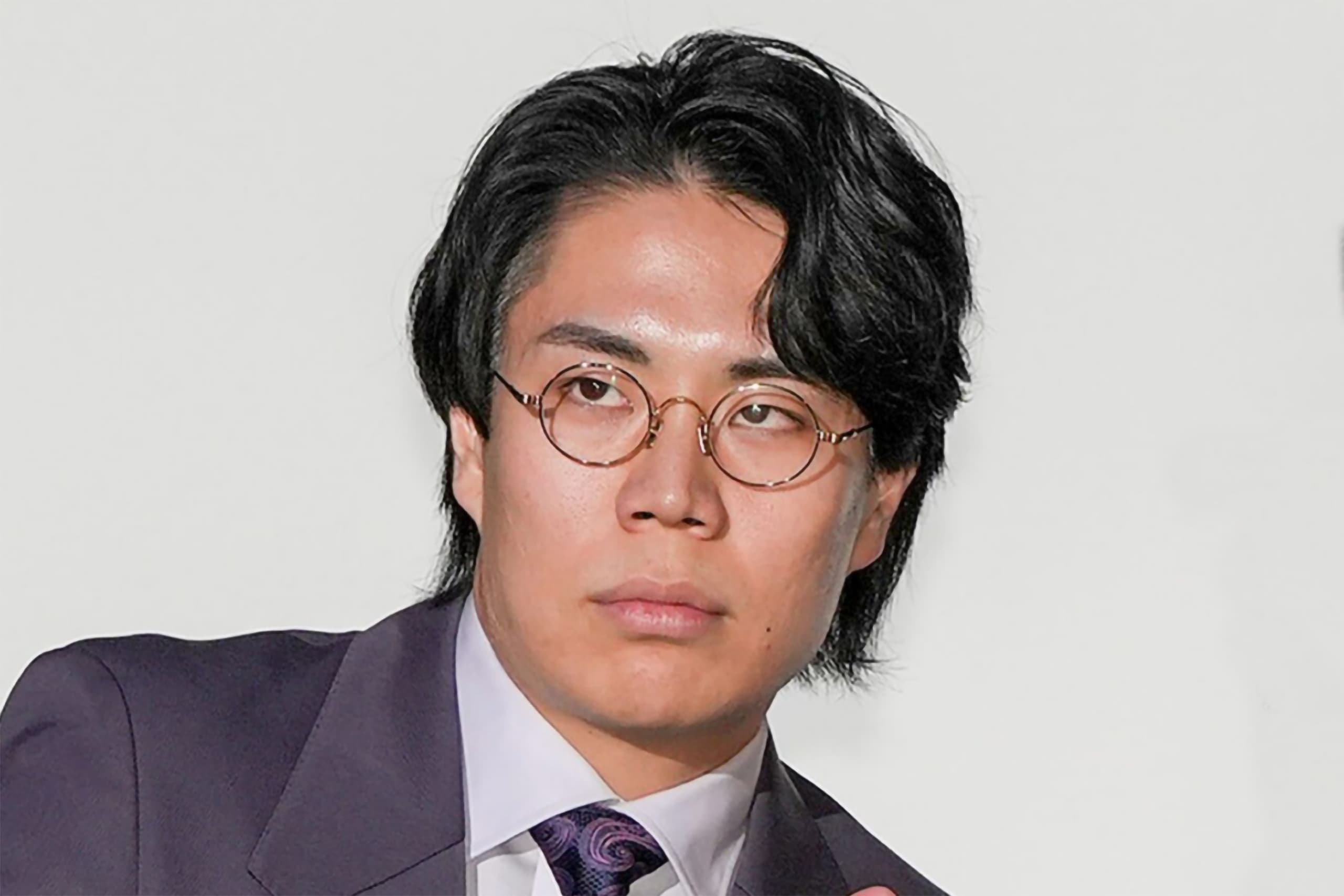 髙比良くるま、芸能活動自粛を発表 「信頼を1日でも早く取り戻せるよう 