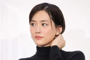 大河『べらぼう』花魁姿から一転…　綾瀬はるか、マゲも似合う“武士姿”ショットに反響「何着ても美人」