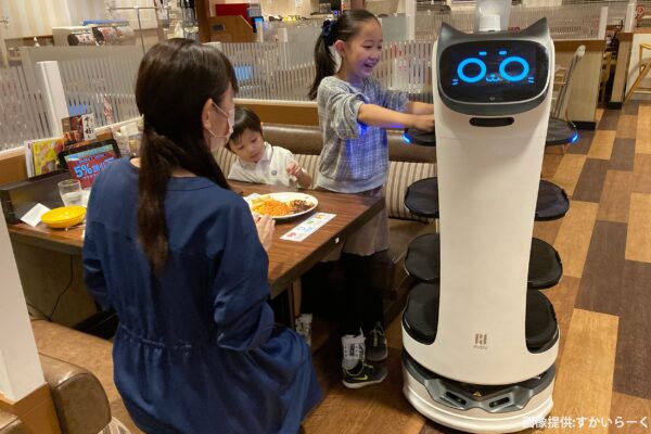 ネコ型配膳ロボット