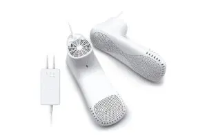 大雨でびしょびしょになった靴が翌日カラッと履ける！　コンパクトな靴乾燥機【Amazonセール】